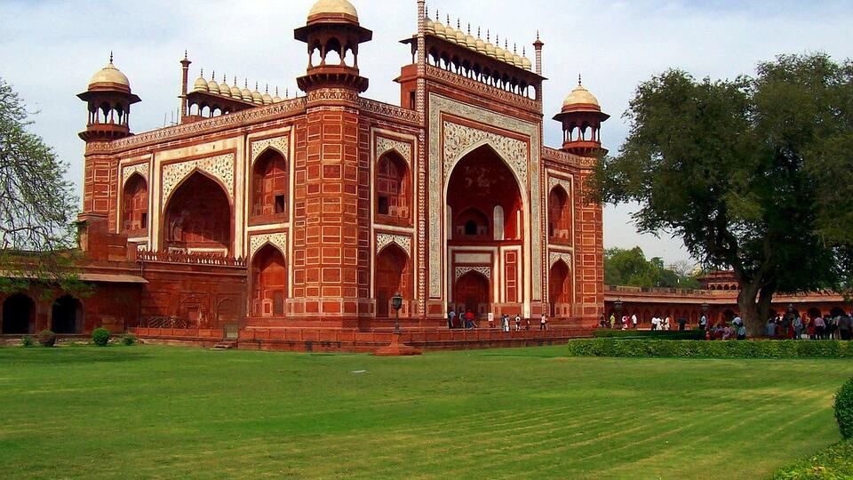 Great gateway of the Taj Mahal complex in Agra