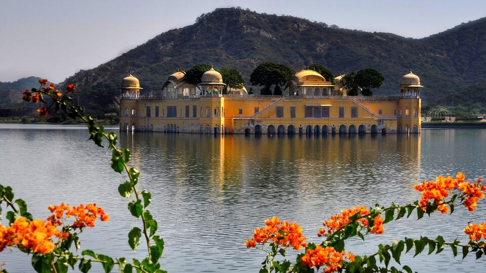Jal Mahal water palace in the middle of Man Sagar Lake, Jaipur